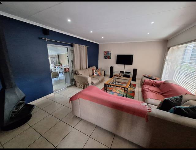 5 BEDROOM HOUSE FOR SALE IN VANDERBIJLPARK SE 3